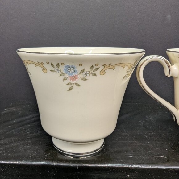 Vintage Royal Doulton England Fine Bone China Giselle H5086 Teacup Set of 2 - Picture 4 of 8